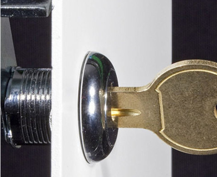 Cerradura de cilindro y llave.