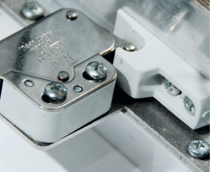 Pestillo táctil oculto.